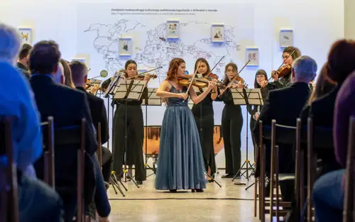 V Slovenj Gradcu izjemen koncert komornega godalnega orkestra Akademije za glasbo Univerze v Ljubljani in solistke na violini Vivijane Rogina (FOTO)