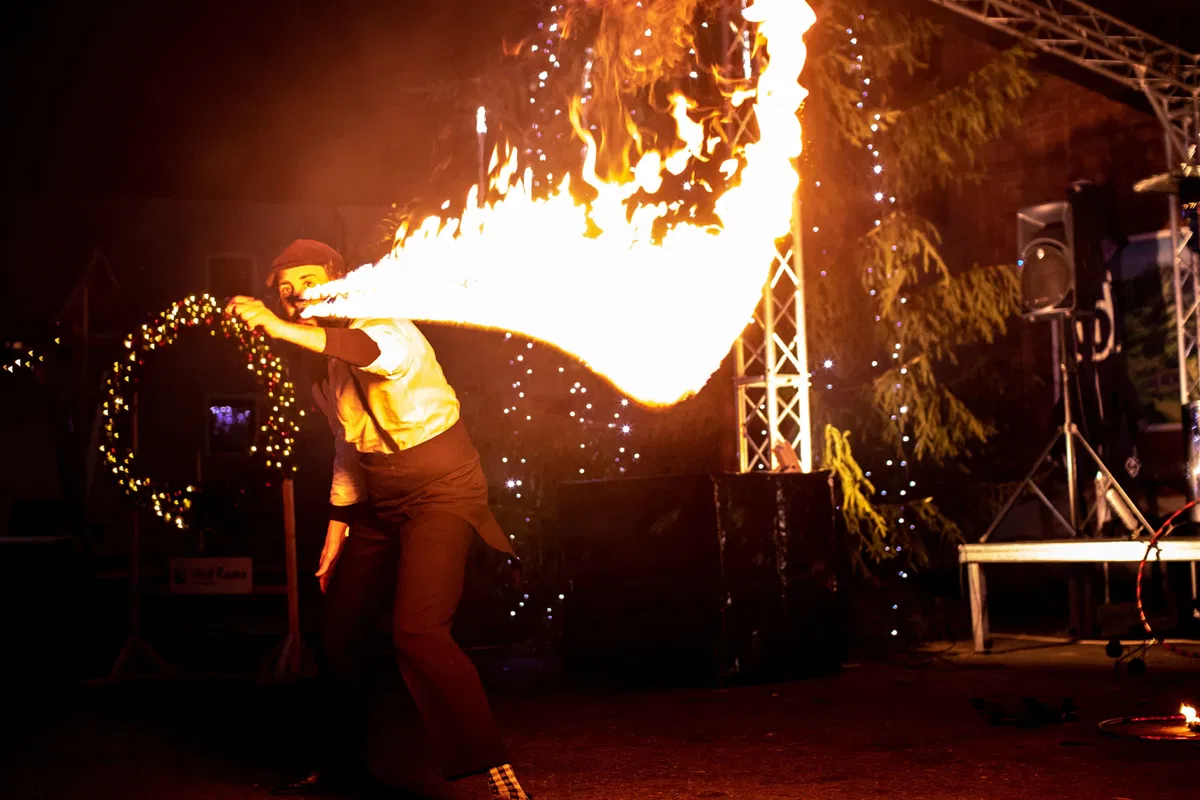 Prometheus fire show sinoči na Ravnah na Koroškem navdušil navzoče