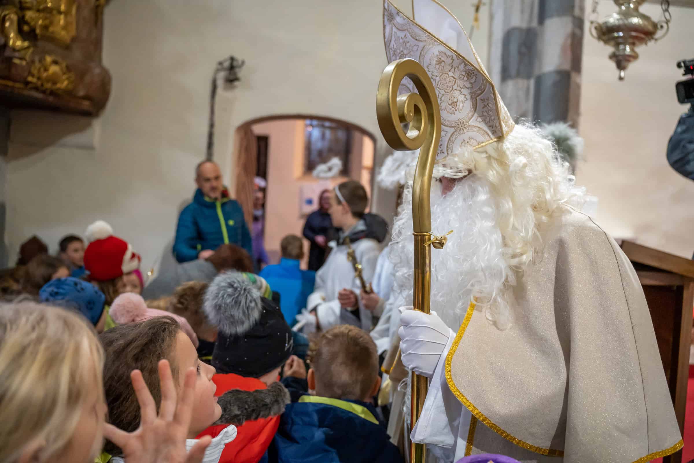Otroke ponoči obiskal Miklavž