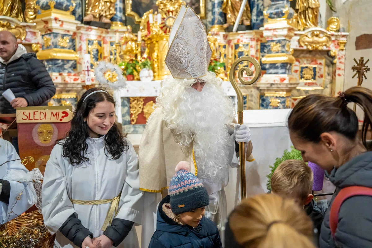 Slovenj Gradec: Miklavž je s svojim obiskom razveselil najmlajše (FOTO)