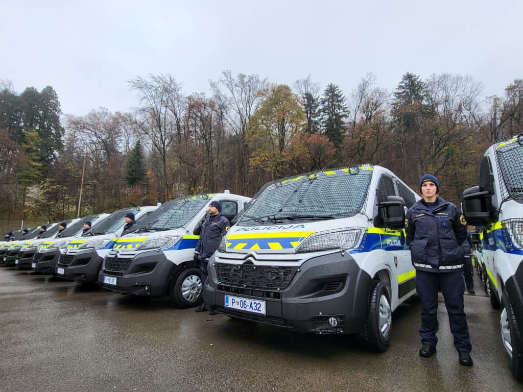 Policija dobila 40 intervencijskih vozil