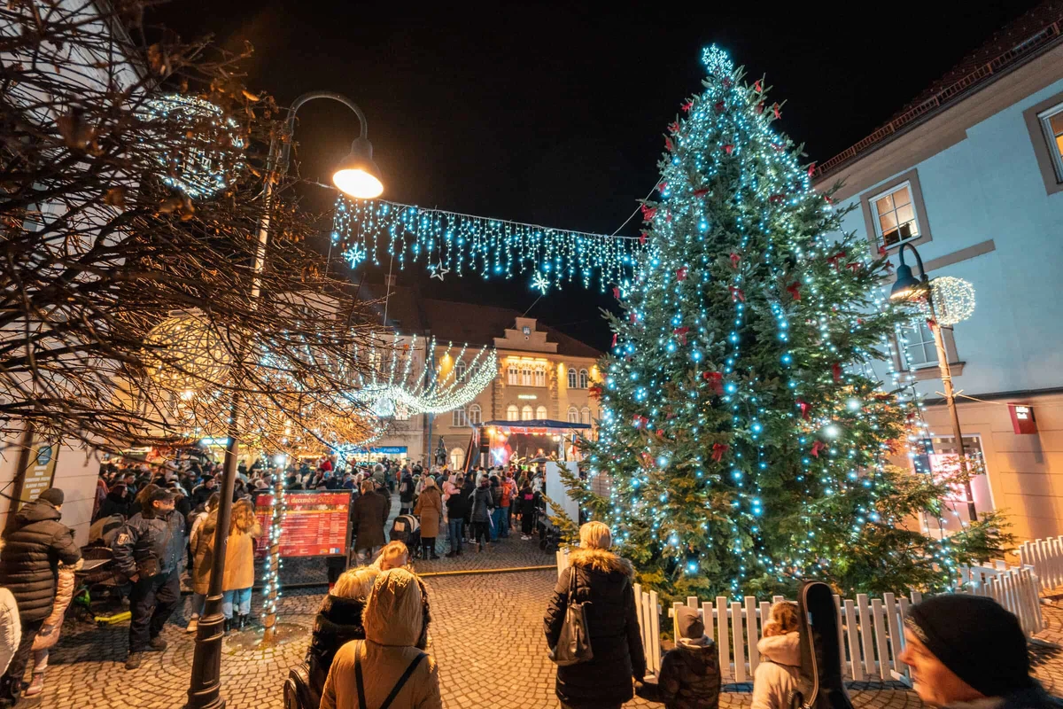 Dananšnji božično-novoletni sejem bo z glasbenim programom popestrila Glasbena šola Slovenj Gradec