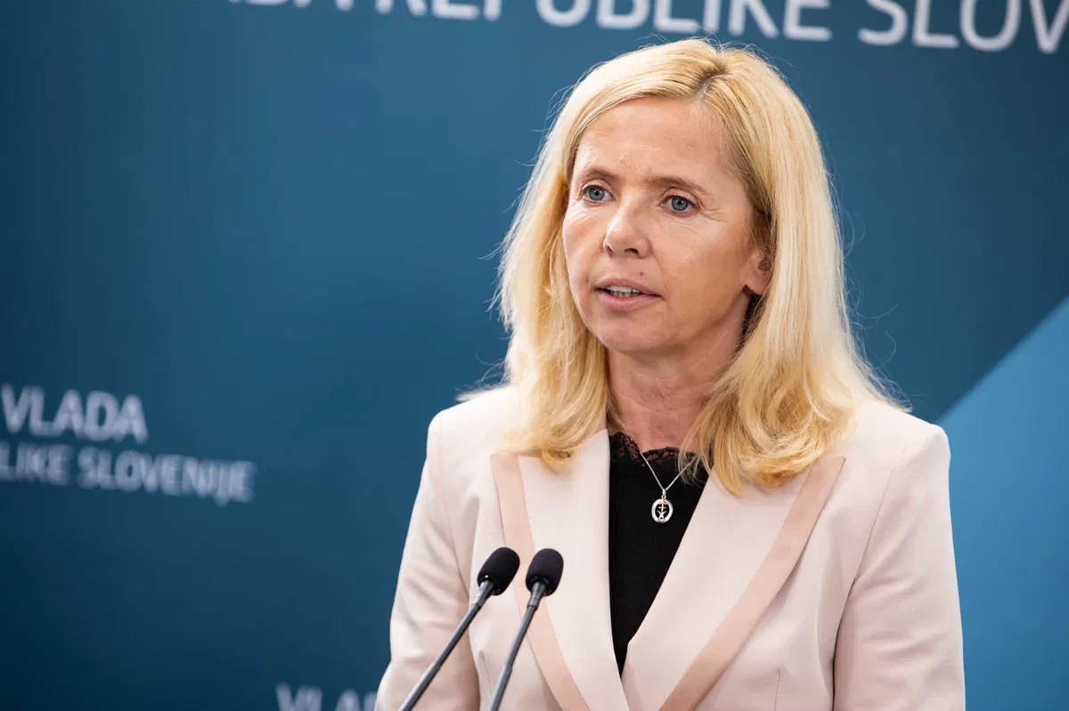 Ministrica Tatjana Bobnar bo podala odstopno izjavo