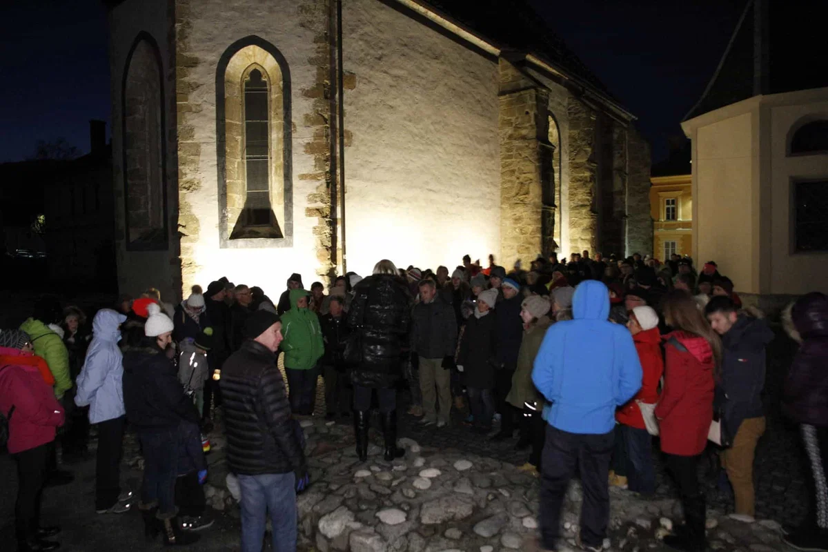 Koroški pokrajinski muzej vabi na "Sprehod ob mestnem obzidju" v soju čarobnih lučk