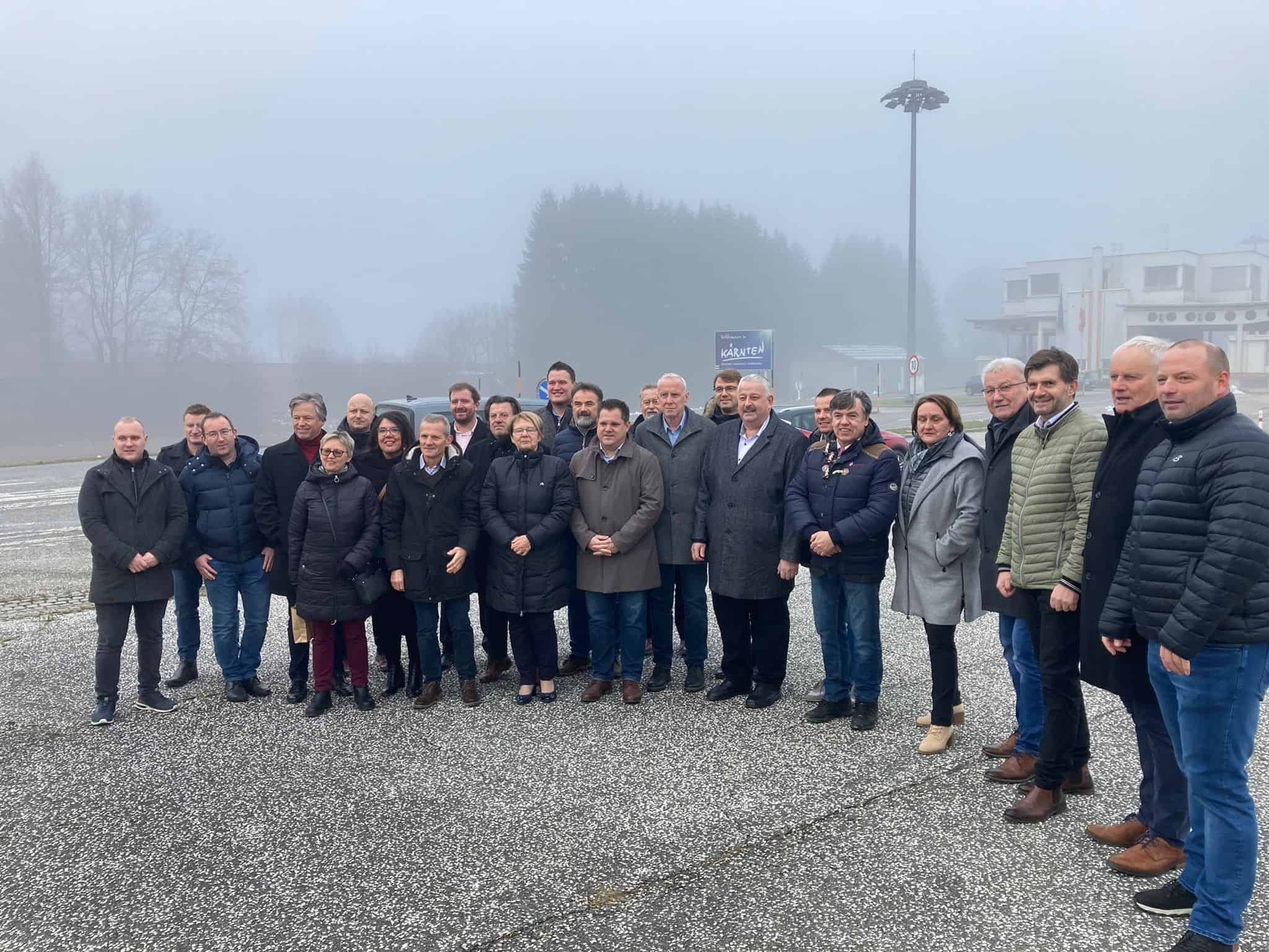 Tudi letos potekalo tradicionalno srečanje koroških županov na meji