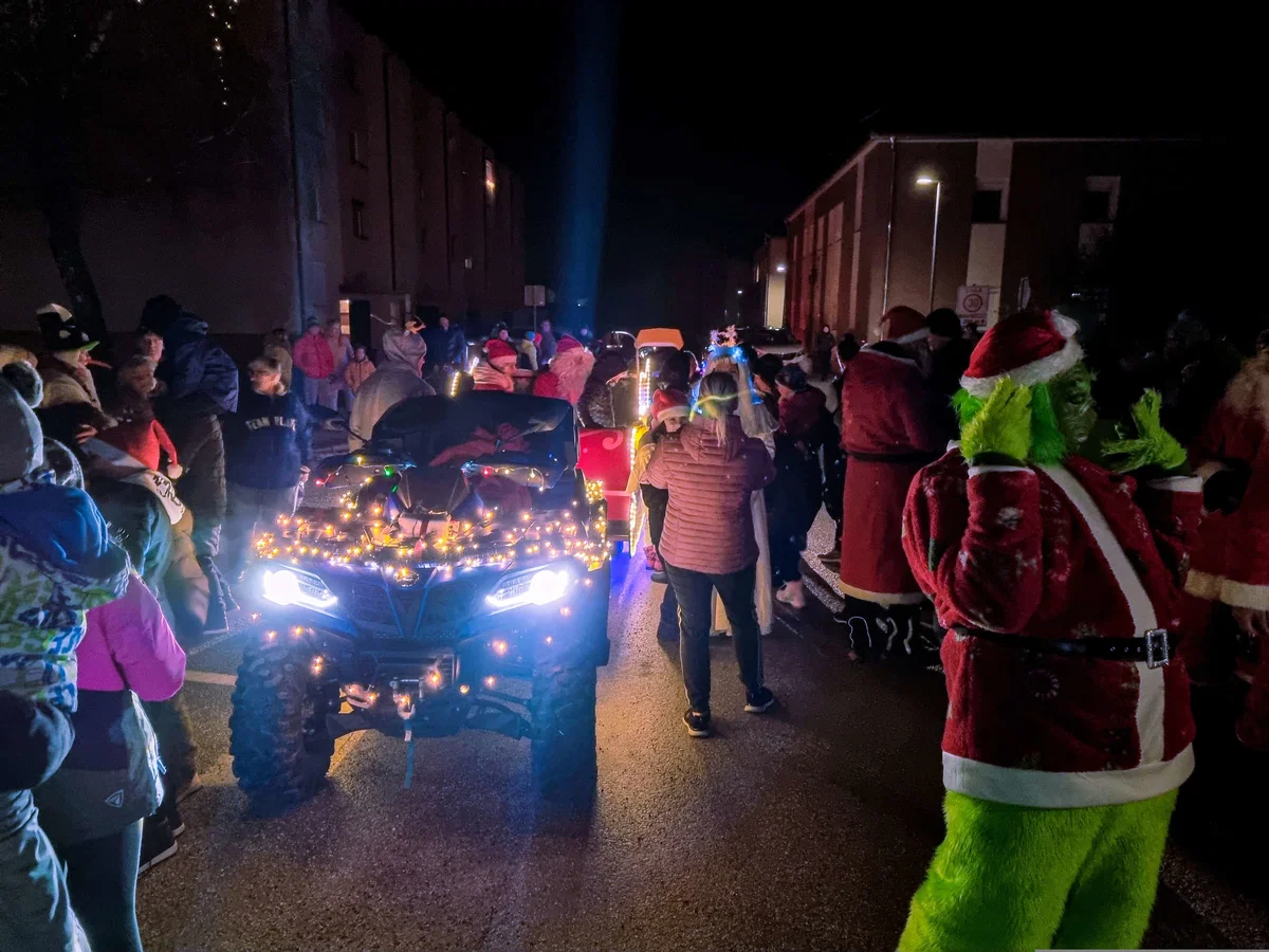 Danes bo otroke razveseljeval Božiček na štirikolesniku