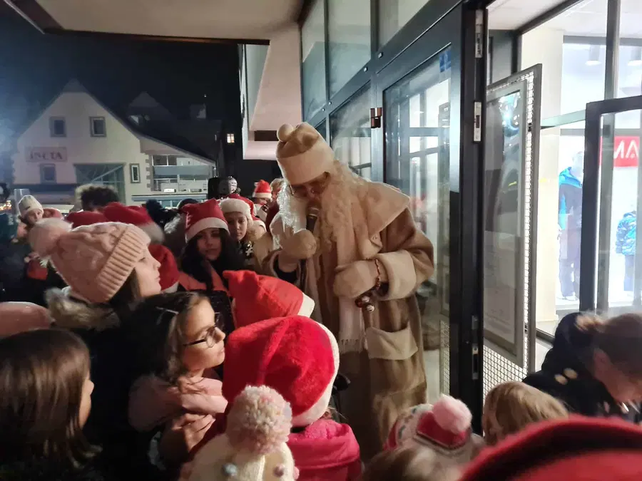 Po dveh letih premora so tudi v Radljah ob Dravi ponovno otvorili vstop v veseli december