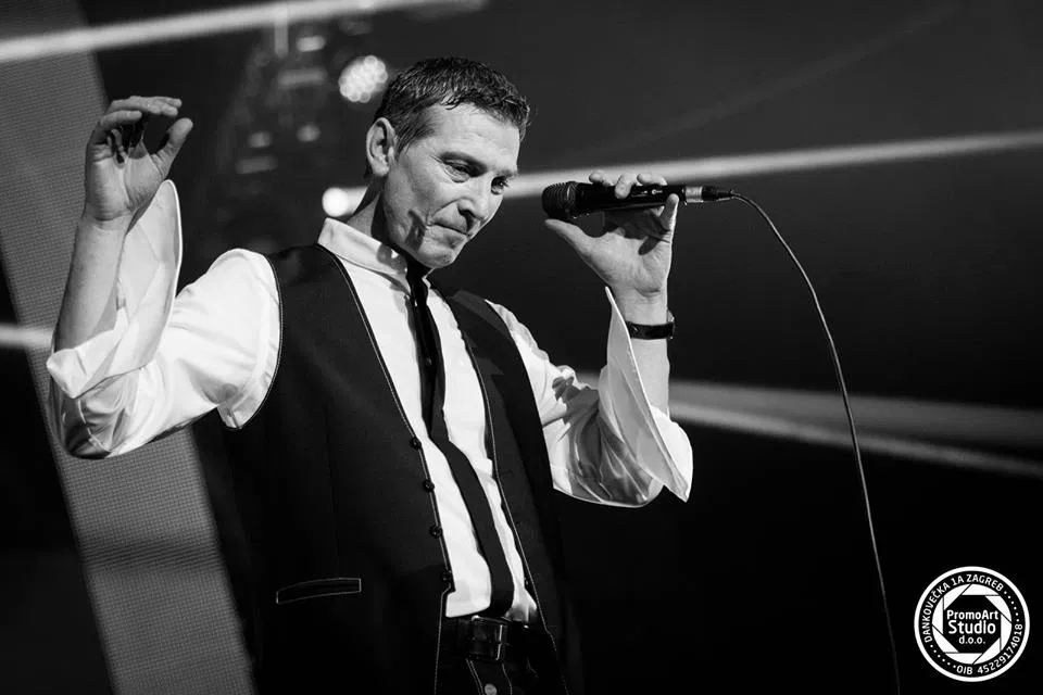 Umrl znani hrvaški pevec Massimo Savić