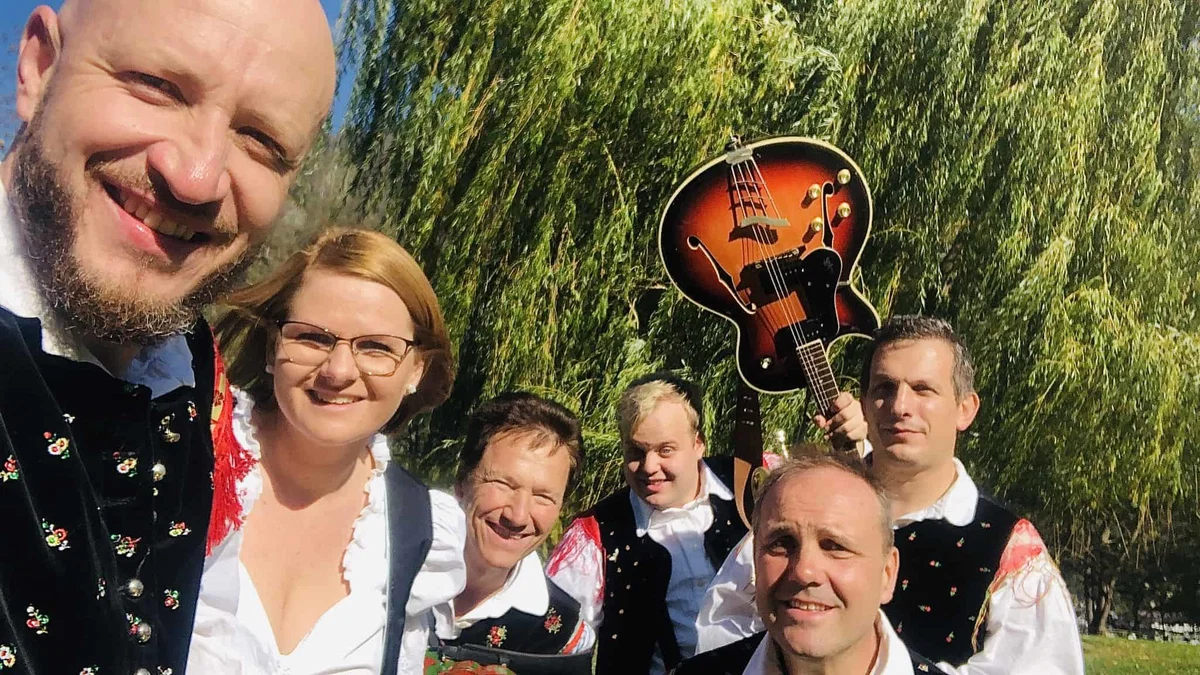 Koroška je bogatejša za še eden narodnozabavni ansambel, ki sliši na ime Kamot kvintet