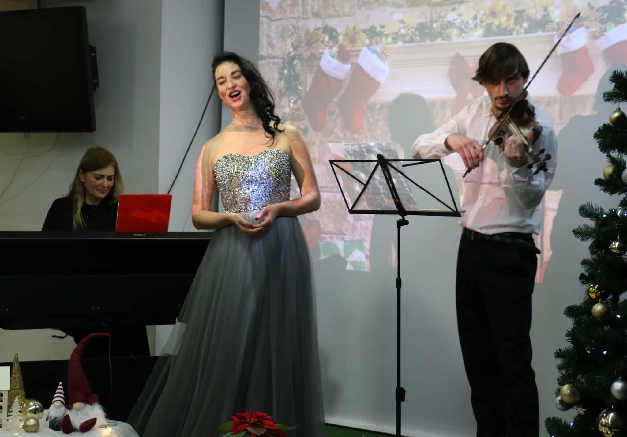 Akademiki so stanovalcem Koroškega doma starostnikov Slovenj Gradec pripravili nepozaben božični koncert (FOTO)