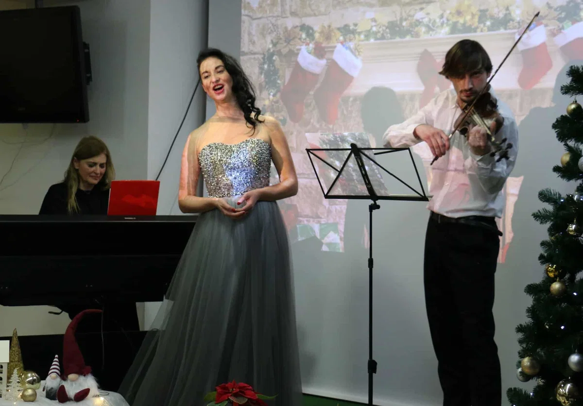 Akademiki so stanovalcem Koroškega doma starostnikov Slovenj Gradec pripravili nepozaben božični koncert (FOTO)