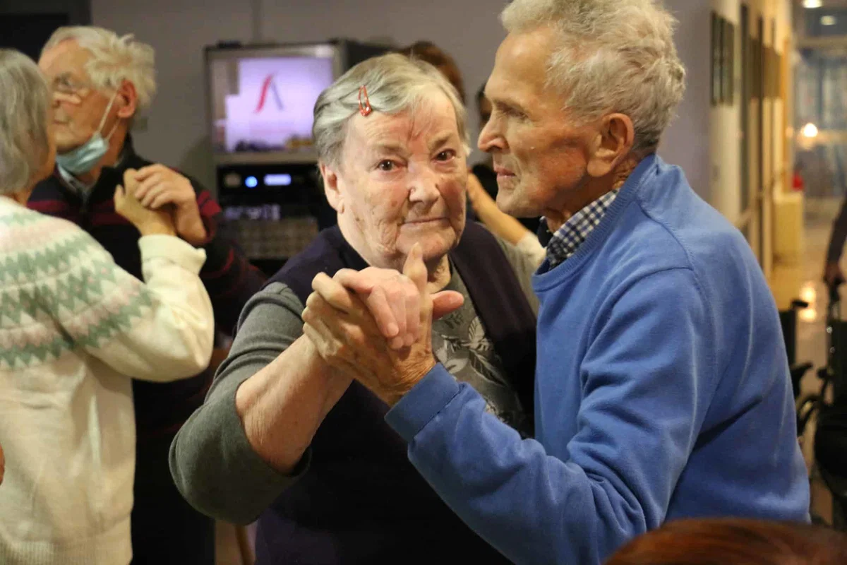 V Koroškem domu starostnikov Slovenj Gradec za zaključek leta še gala ples seniorjev (FOTO)