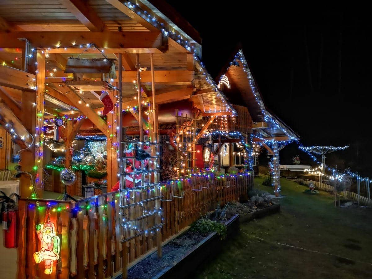 Posestvo Tonija Štrigla tudi letos krasijo številne lučke. Ste ga že obiskali?