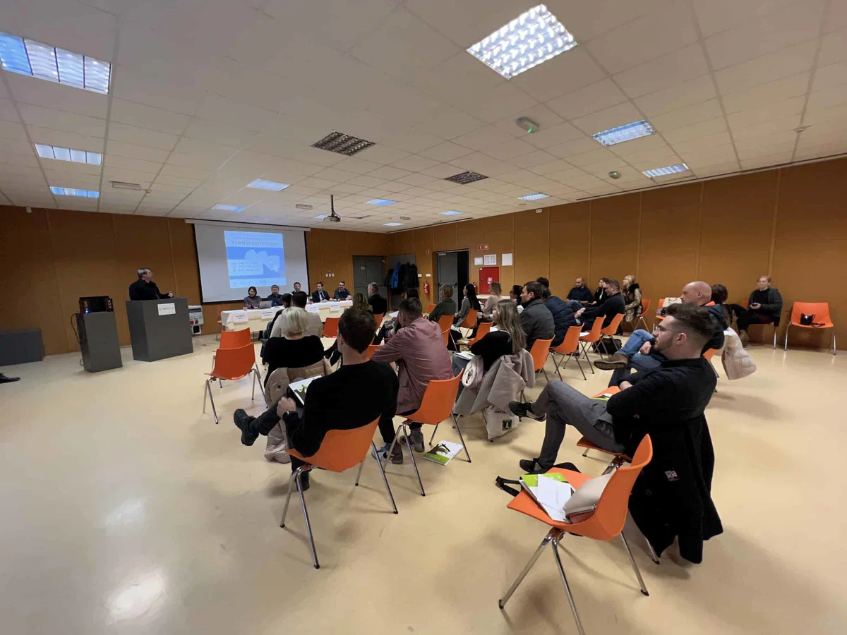 Nevladne organizacije: Ne vemo, kako svetniki glasujejo, pa tudi to ne, o čem razpravljajo