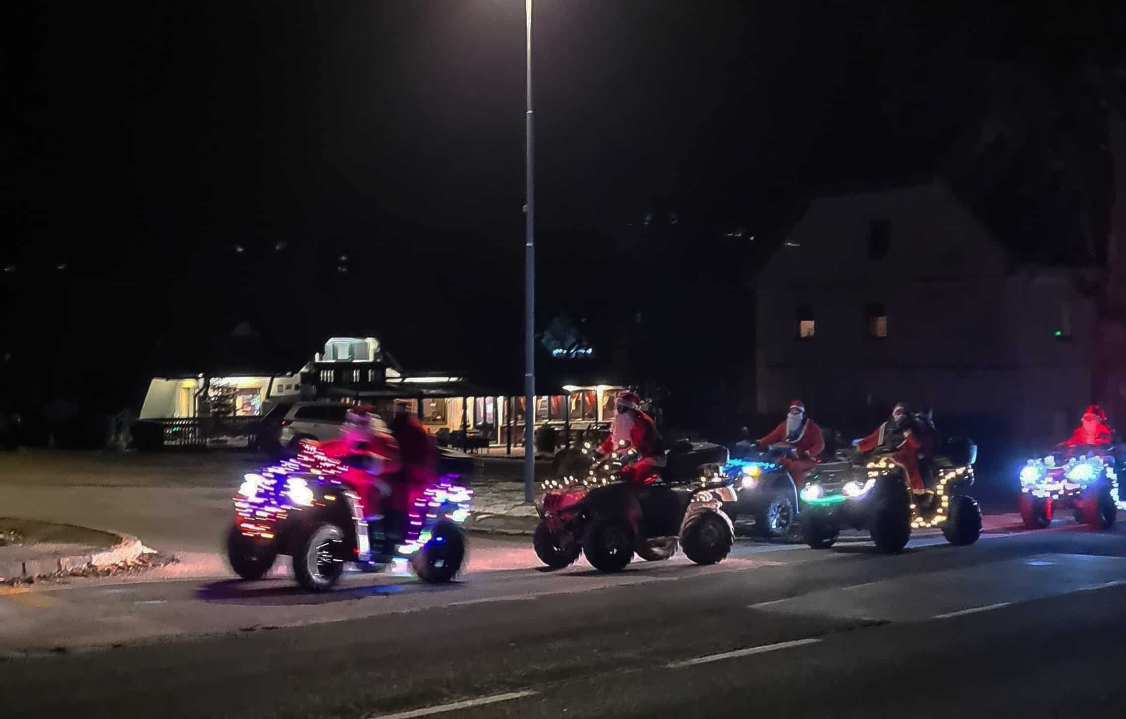 Nocoj je Božiček v spremstvu štirikolesnikov na poti po Mežiški dolini