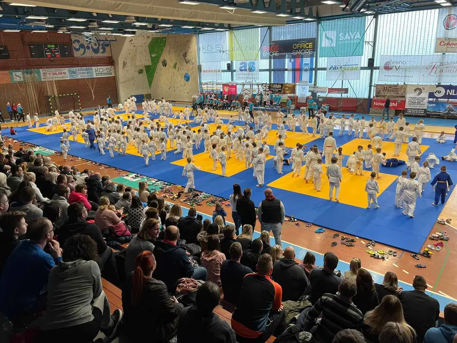 Danes poteka prvi božično-novoletni festival juda na Koroškem