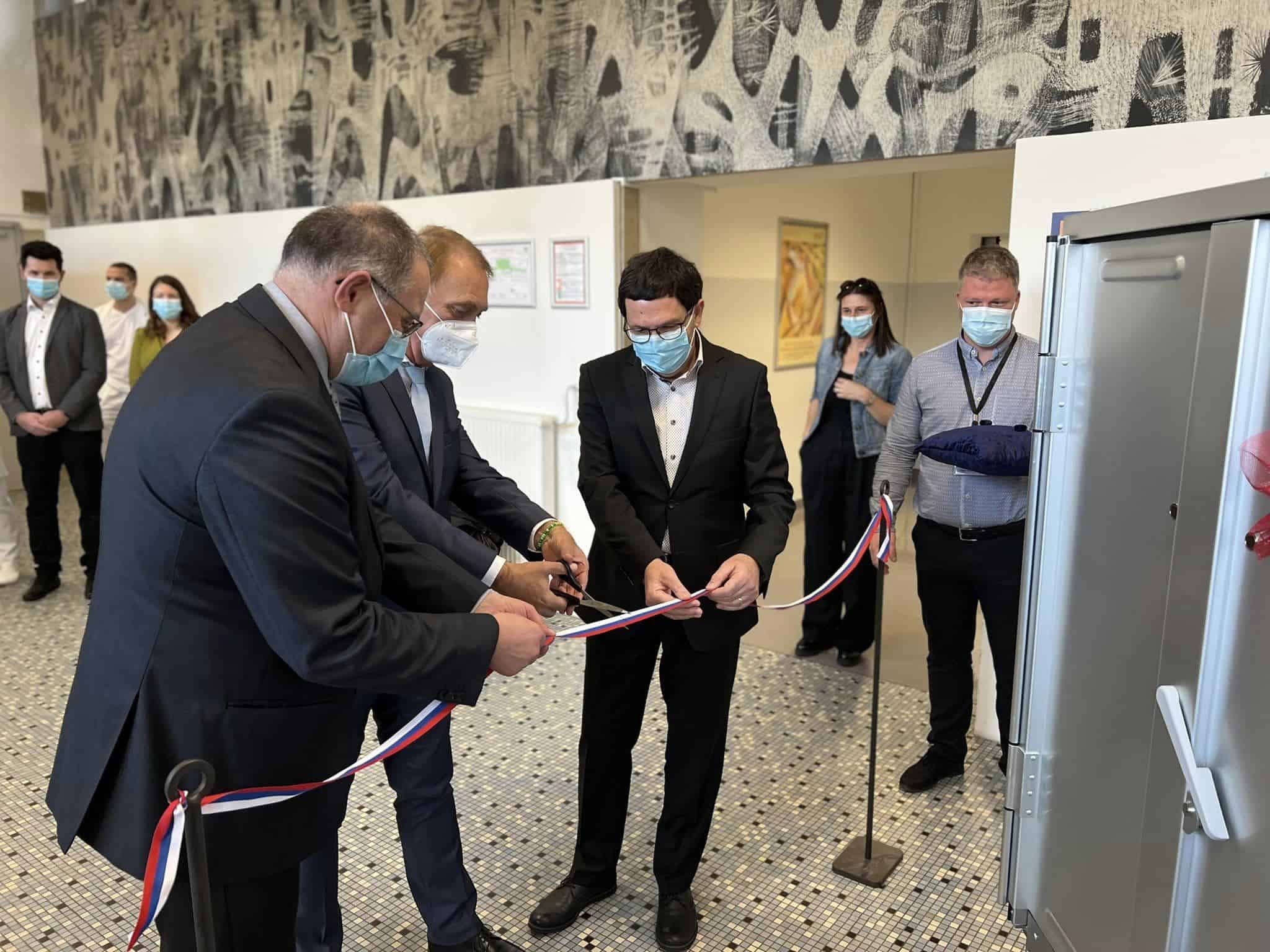 Splošna bolnišnica Slovenj Gradec prejela donacijo – novega robota