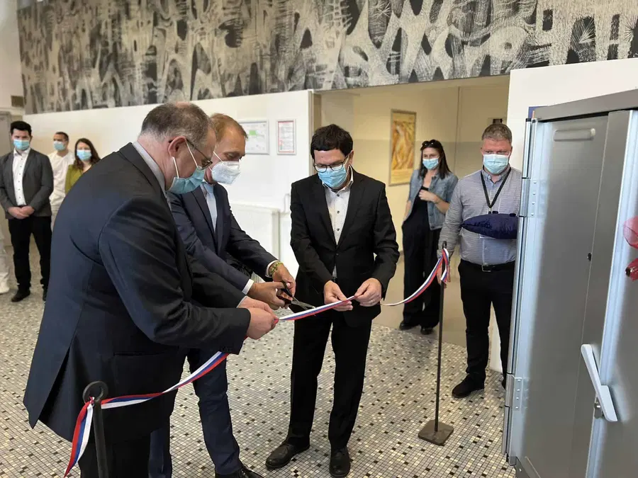 Splošna bolnišnica Slovenj Gradec prejela donacijo – novega robota