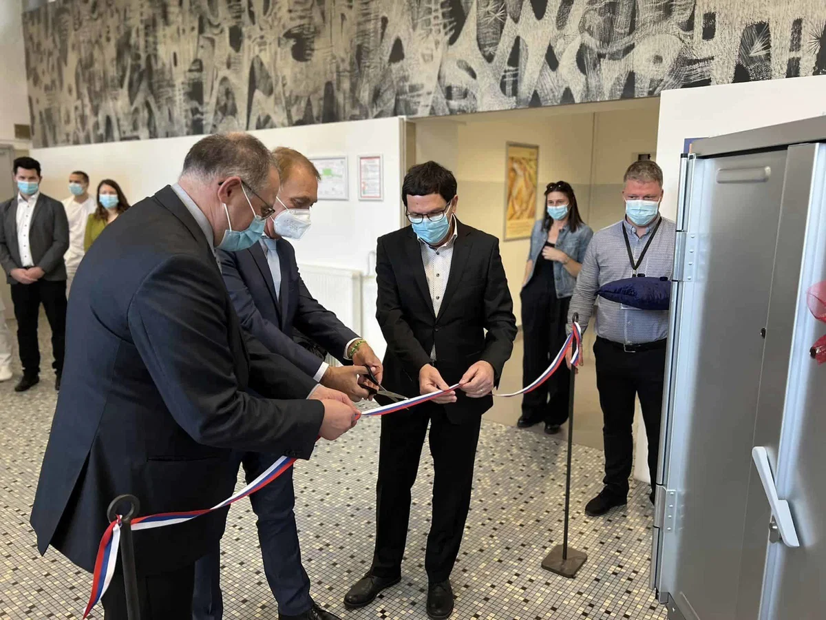 Splošna bolnišnica Slovenj Gradec prejela donacijo – novega robota