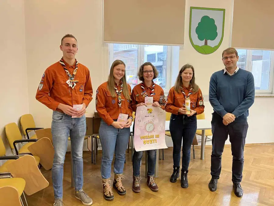 Betlehemska luč miru je zažarela tudi na Občini Ravne na Koroškem