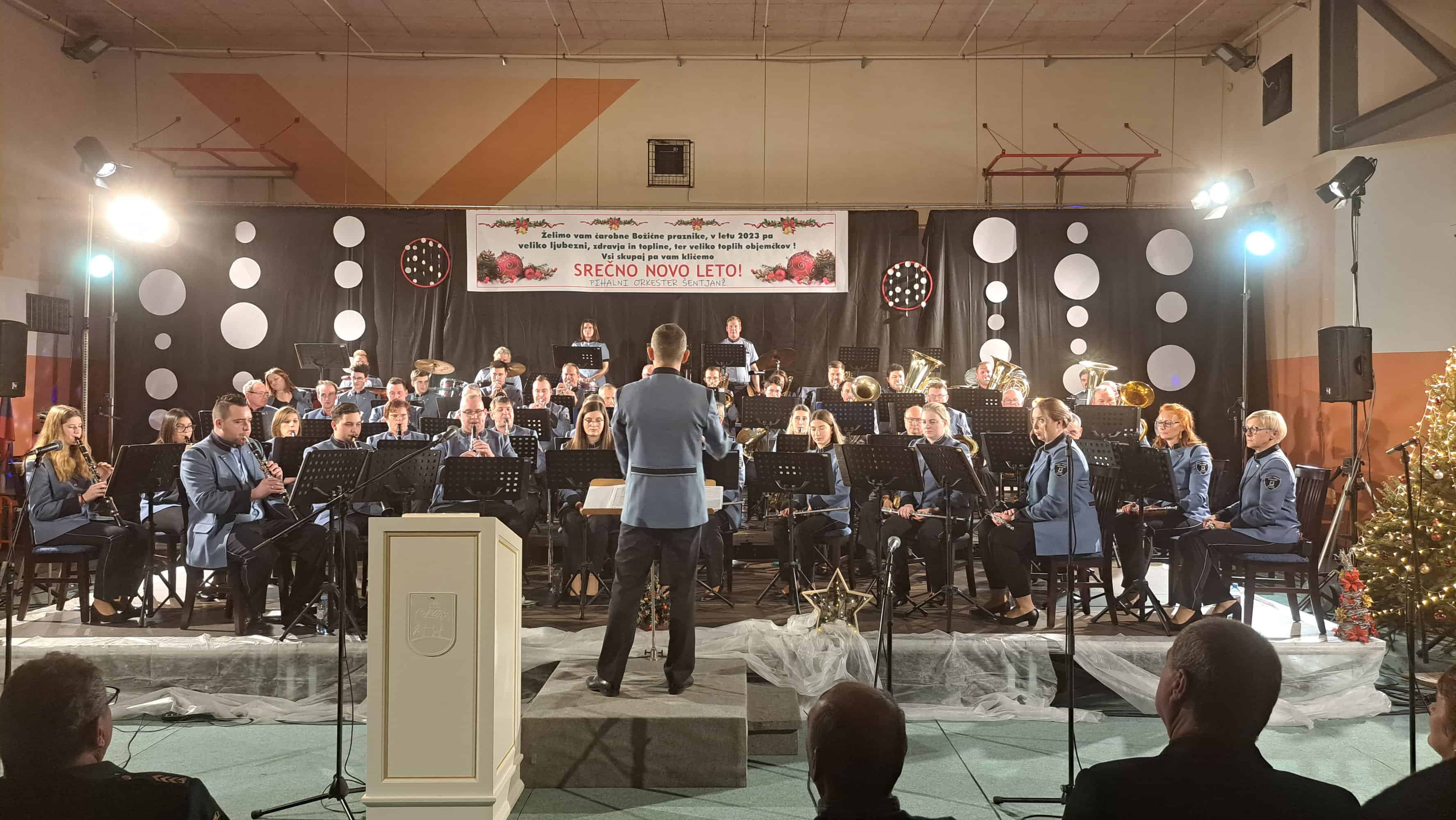 Nocoj smo bili priča še prazničnemu koncertu Pihalnega orkestra Šentjanž pri Dravogradu
