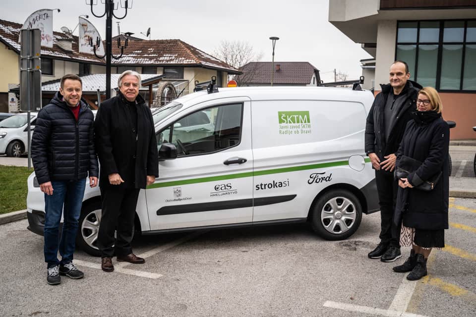 V Radljah ob Dravi so prevzeli vozilo za razvoz donirane hrane