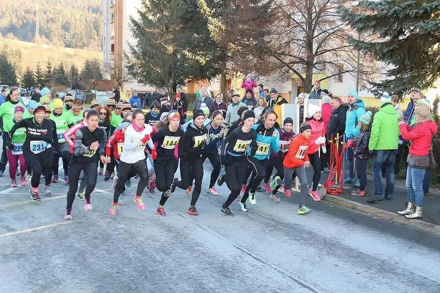 Odprte so prijave na 29. tradicionalni silvestrski tek na Ravnah na Koroškem