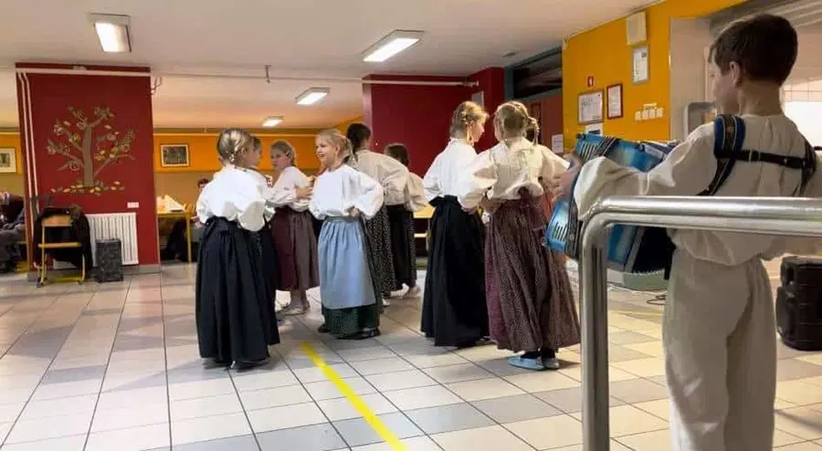 Na Ravnah in Kotljah srečanje starostnikov starih nad 80 let