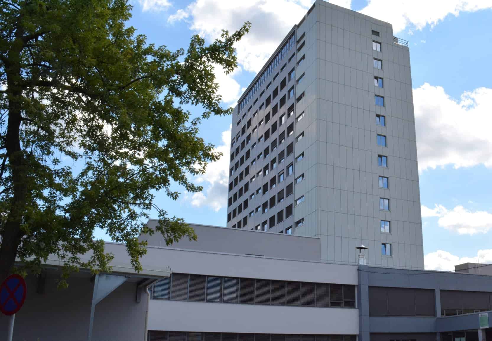 V UKC Maribor razen v porodnišnici prepovedani obiski