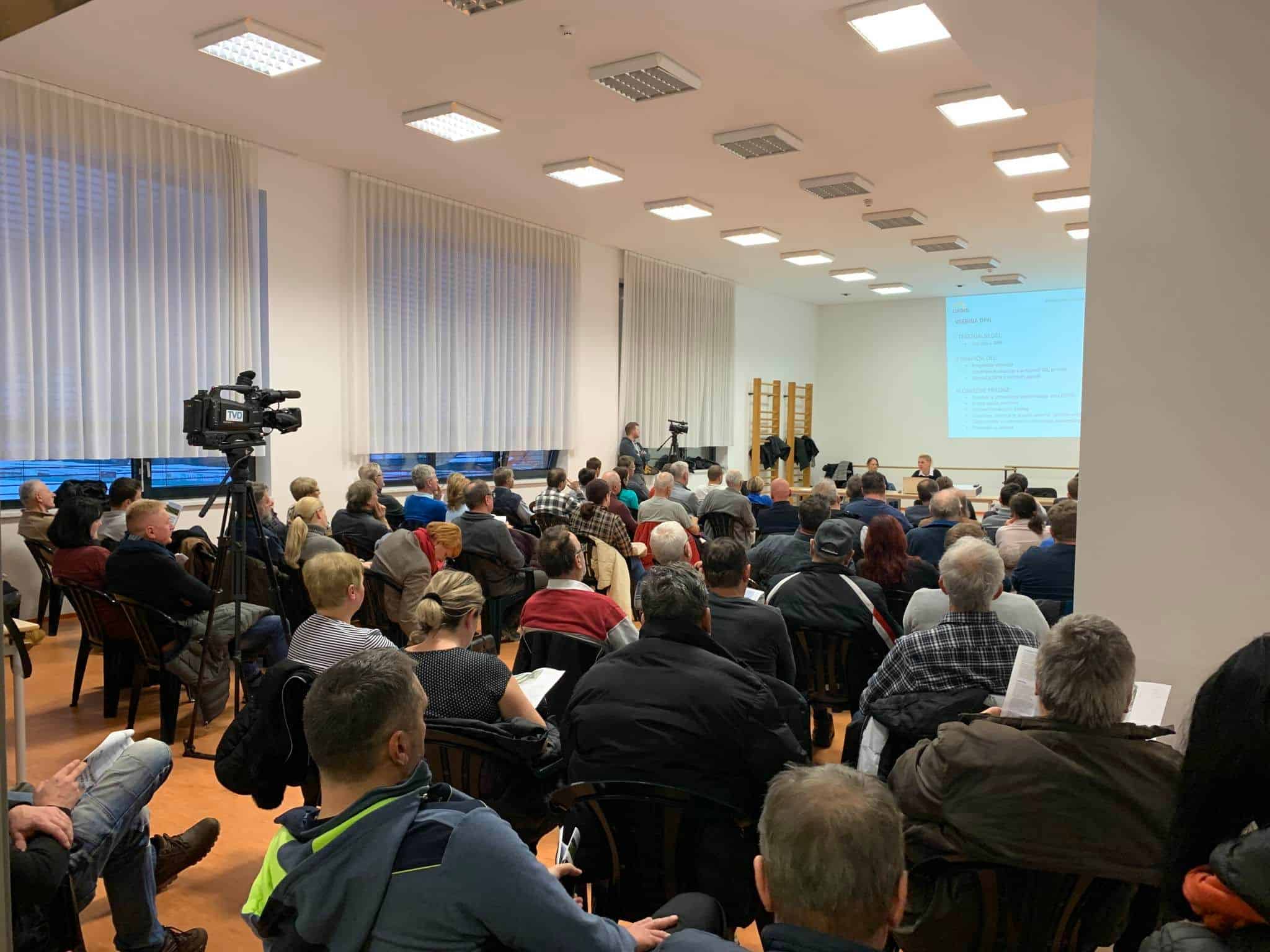 Ob načrtih za tri vetrnice na Košenjaku prebivalce skrbita hrup in zaščita vodnih virov