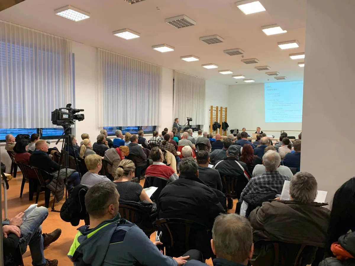 Ob načrtih za tri vetrnice na Košenjaku prebivalce skrbita hrup in zaščita vodnih virov