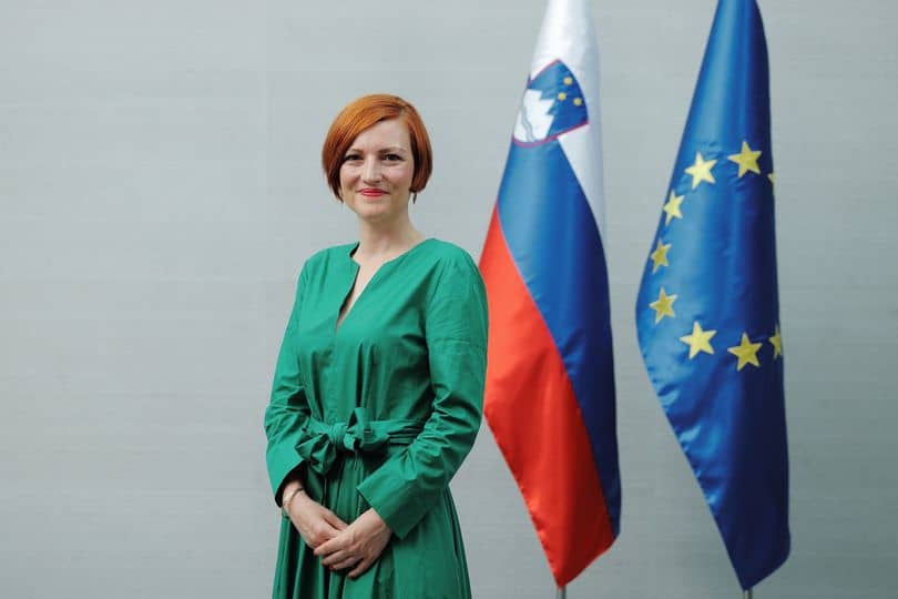 Ministrica Vrečko na slovesnosti v nekdanjem taborišču Auschwitz