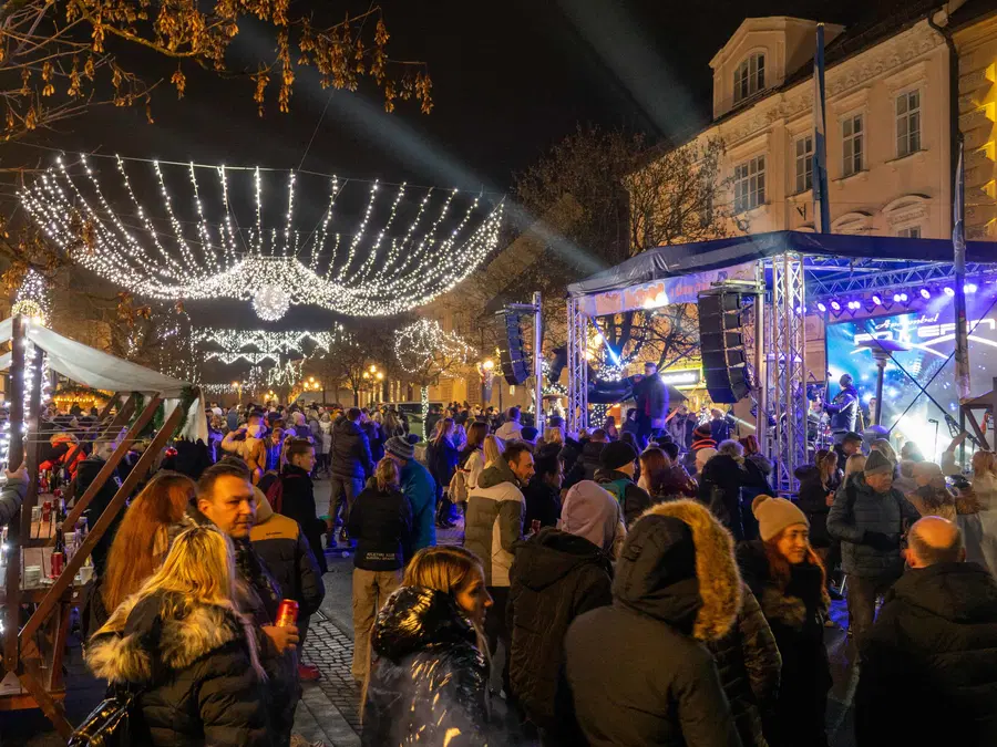 Ste tudi vi silvestrovali na prostem? V Slovenj Gradcu je bilo veselo