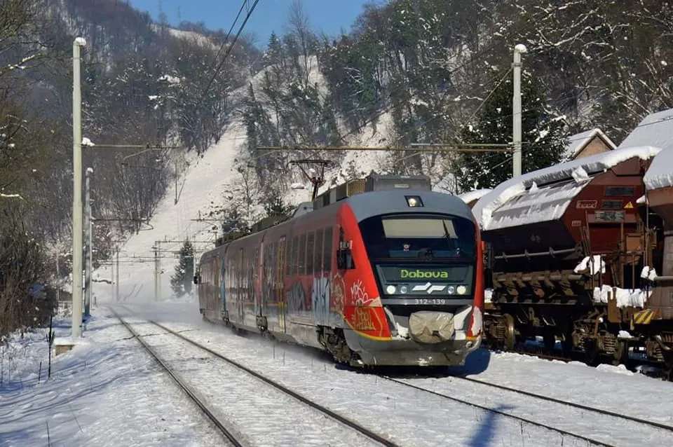 Potniki ponoči za več ur obtičali v vlaku med Mariborom in Ljubljano