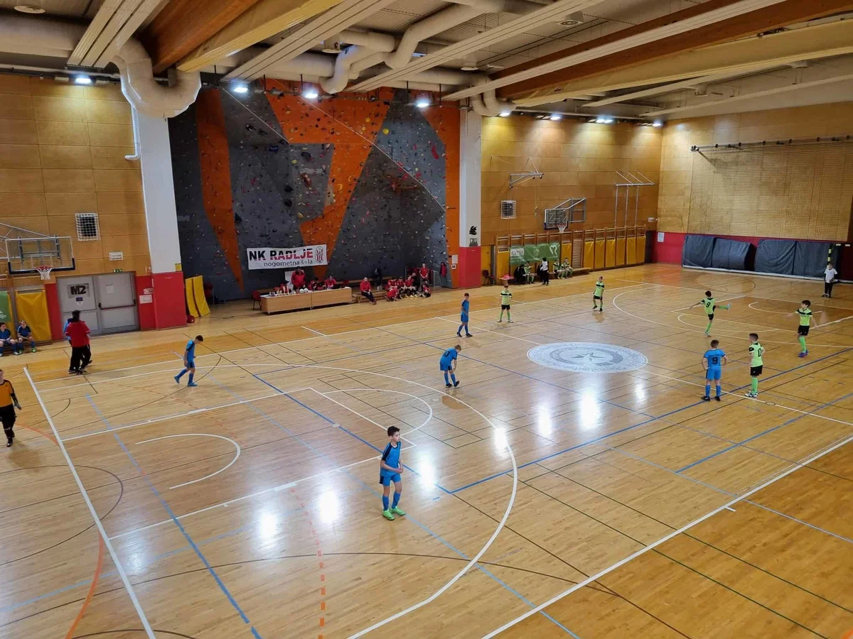 Odlična uvrstitev fantov nogometne šole Slovenj Gradec na turnirju U13 v Radljah ob Dravi