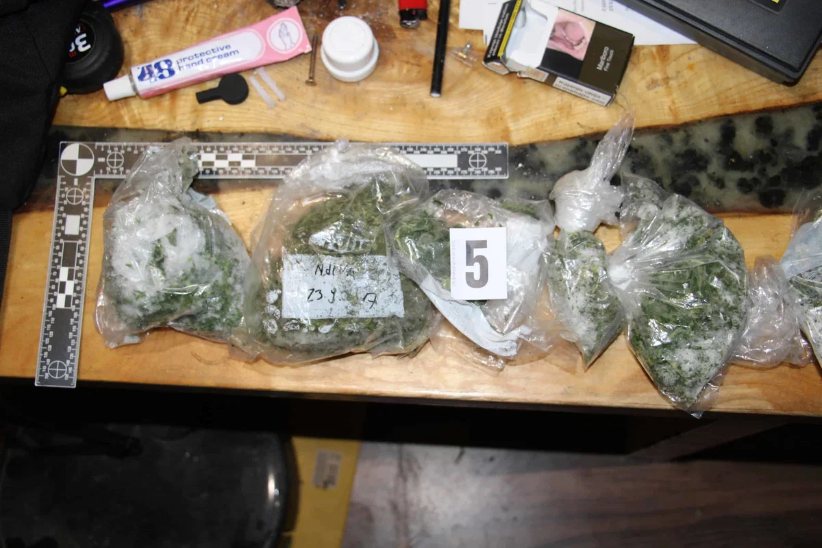 Na območju Radelj je občan zaradi uporabe droge pristal v kliničnem centru