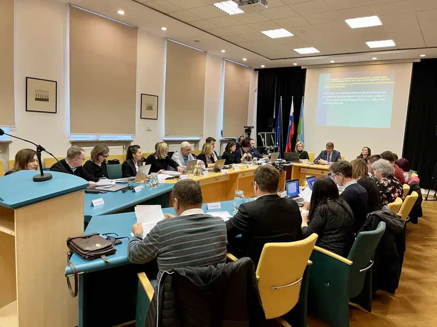 Na drugi redni seji Občine Ravne so bili imenovani predstavniki in predstavnice občine v organe javnih zavodov, podjetij in v druge organe