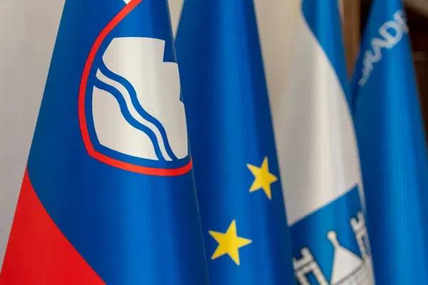 Zunanje ministrstvo ob 100 dneh vlade: Krepitev odnosov s sosedami in ključnimi mednarodnimi partnerji