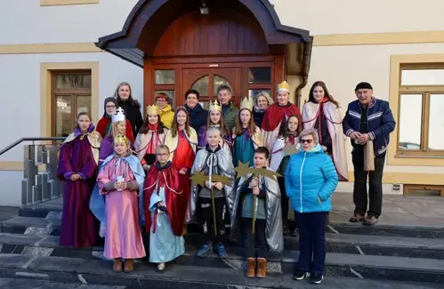 Ravenski otroci - koledniki obiskali več kot 100 domov (FOTO)
