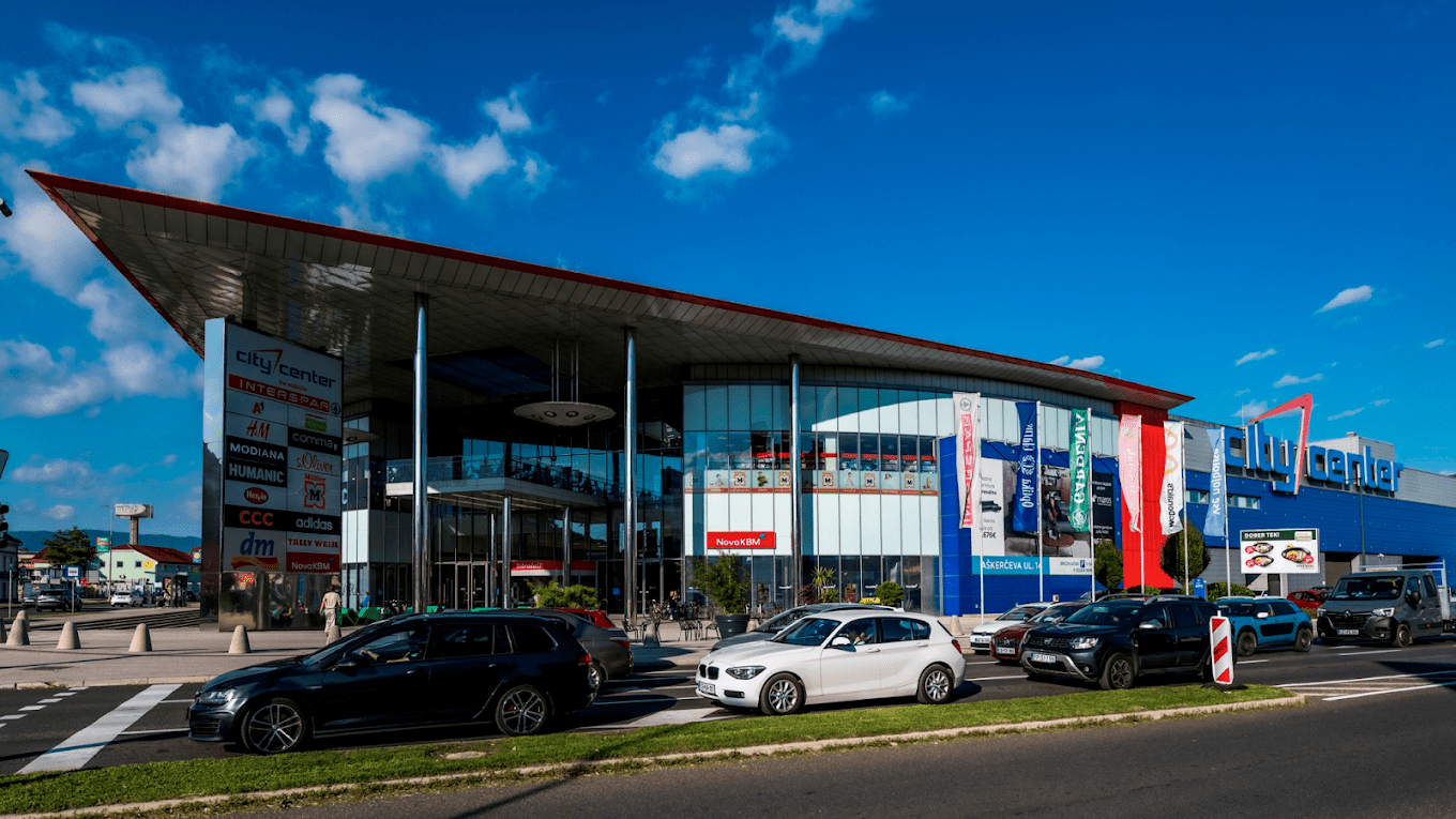 Policisti zaključili s pregledom dveh nakupovalnih središč v Celju