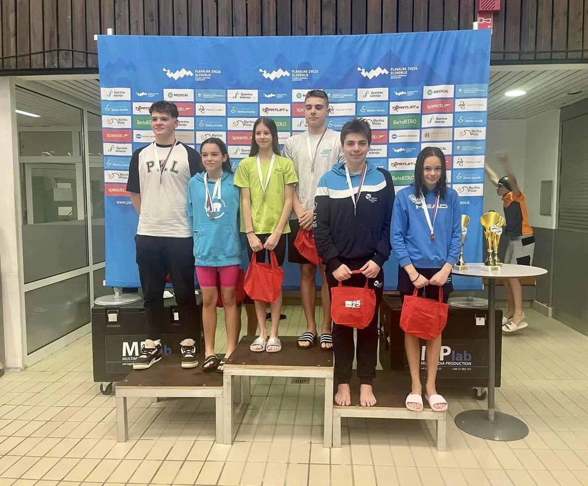 Plavalke in plavalci Fužinarja spet osvajali stopničke