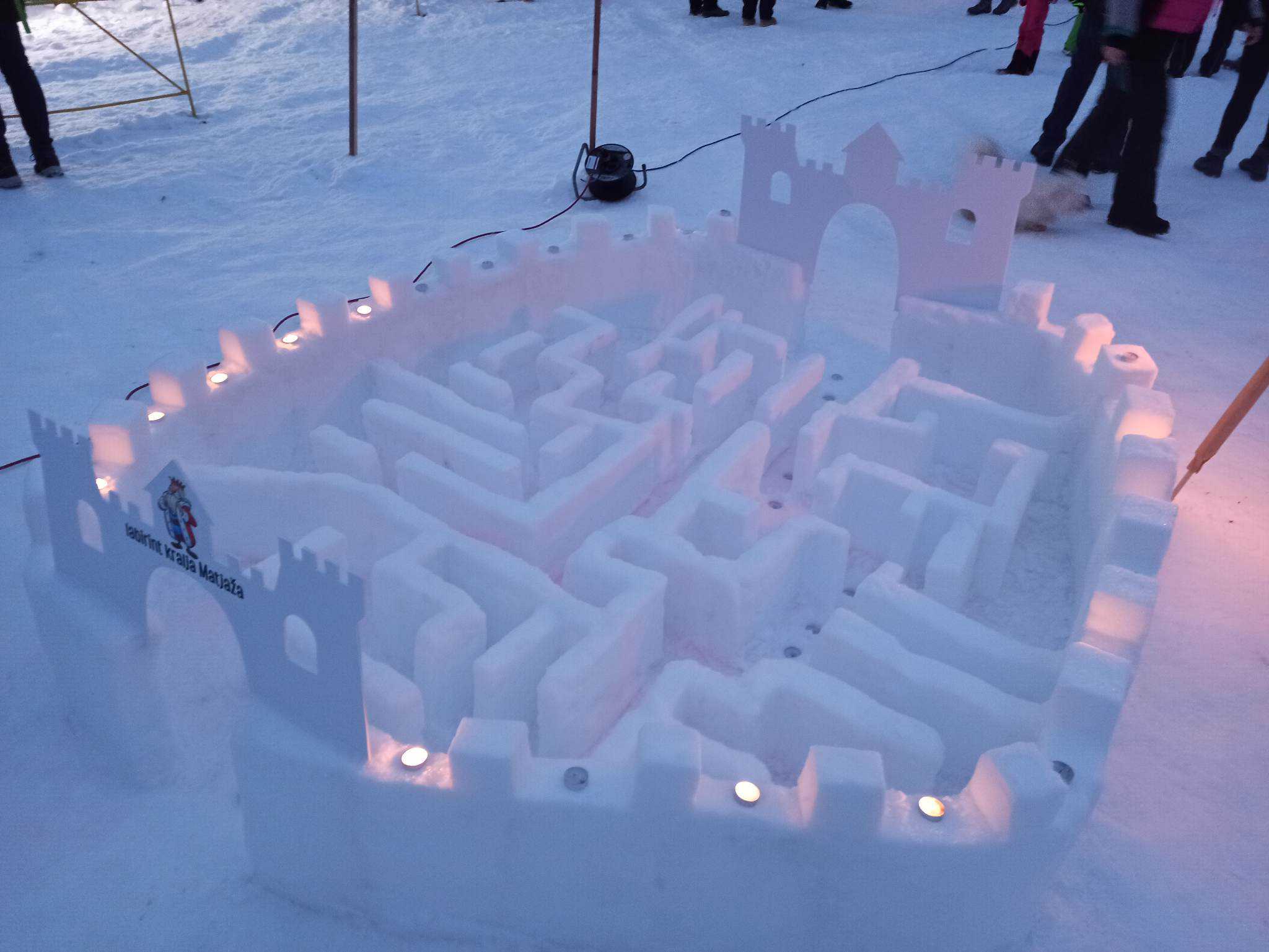 V Črni na Koroškem danes gradijo snežne gradove, prireditev tudi dobrodelna 