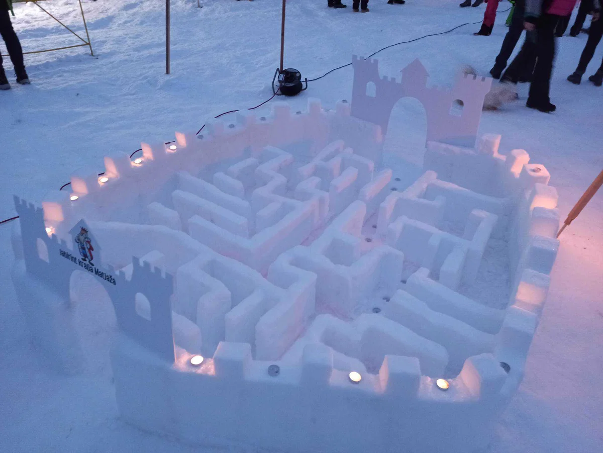 V Črni na Koroškem danes gradijo snežne gradove, prireditev tudi dobrodelna 