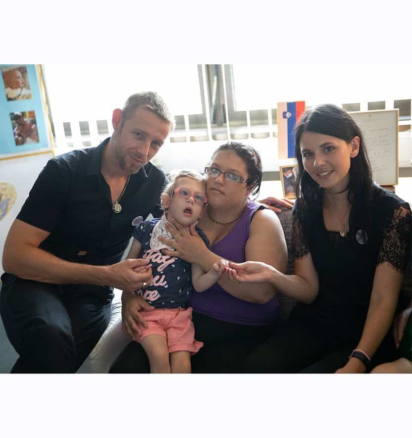 7 - letna deklica Lana zaradi redke genetske bolezni potrebuje našo pomoč