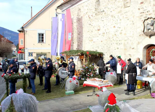 Ob koncu leta je bilo veselo tudi v Dravogradu