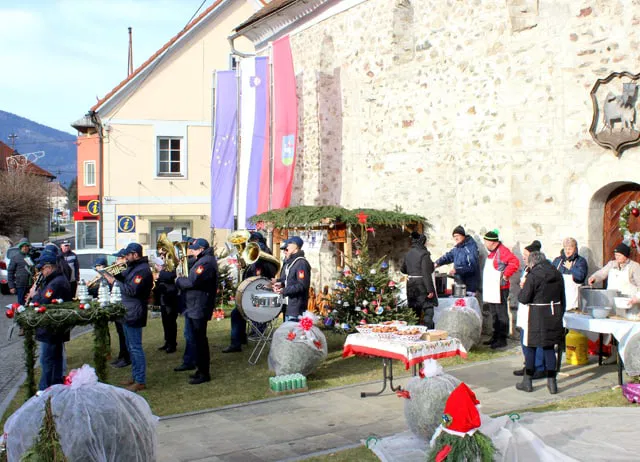 Ob koncu leta je bilo veselo tudi v Dravogradu