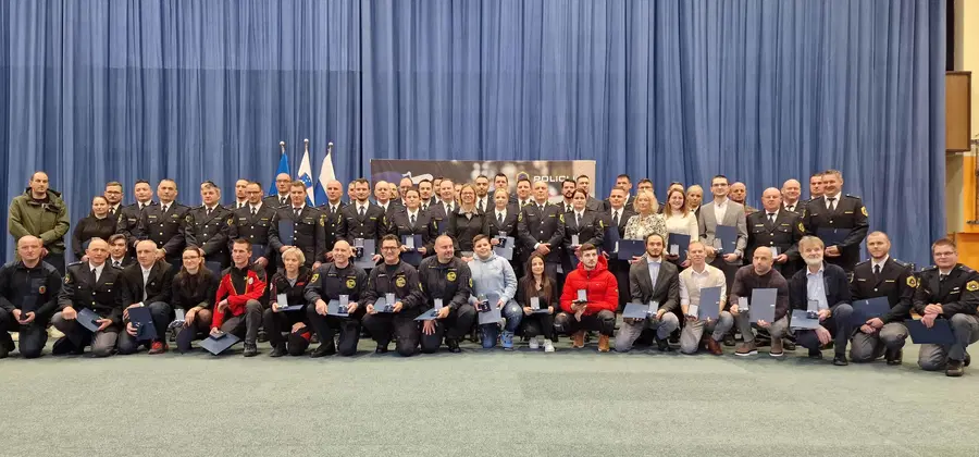 Medaljo za hrabrost in požrtvovalnost prejela tudi koroška policista
