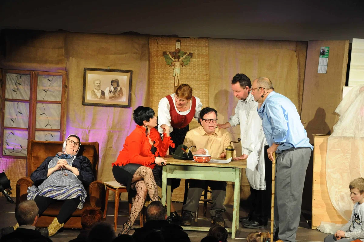 Za materinski dan prihaja v Vuzenico Kimperk teater