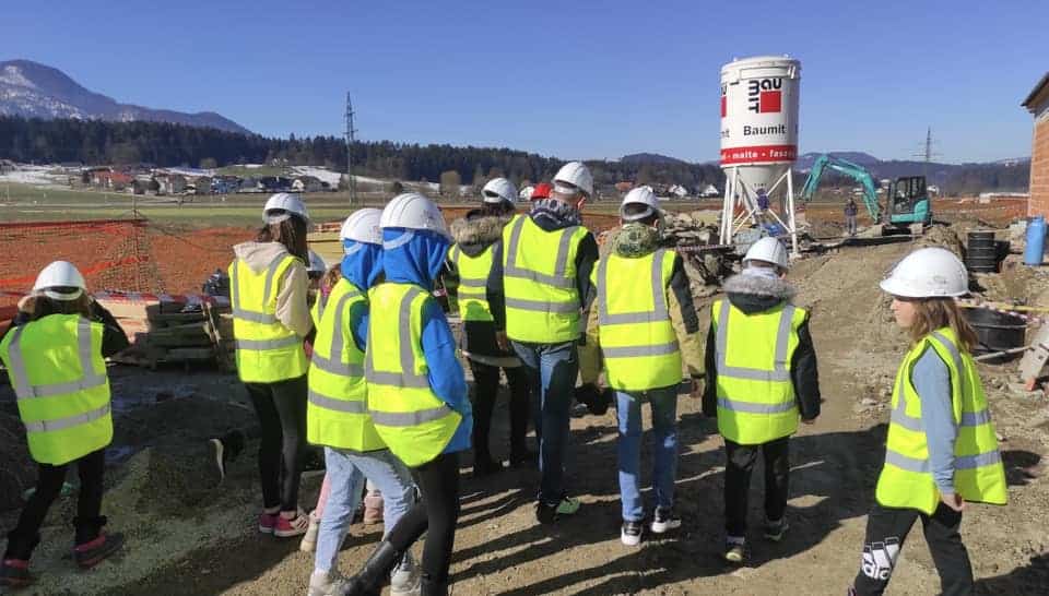 Osnovnošolci Osnovne šole Podgorje so zazidali hiške in spoznali delo gradbenih delavcev