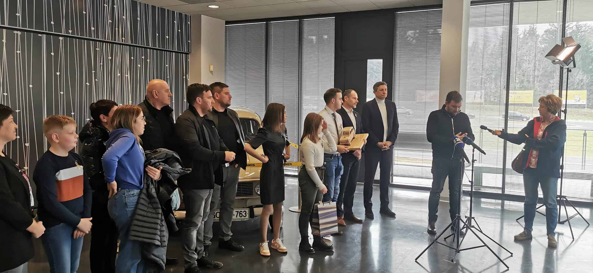 Pahorjeva katrca je bila danes tudi uradno predana družini Fratar iz Dravograda